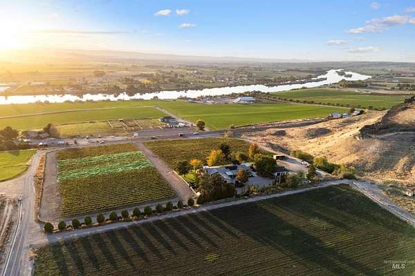 12 Acres of Land with Home for Sale in Caldwell, Idaho
