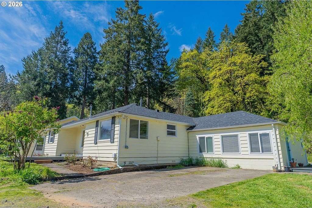 2.23 Acres of Land with Home for Sale in Springfield, Oregon