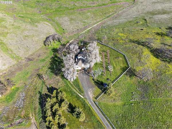 288 Acres of Land with Home for Sale in The Dalles, Oregon