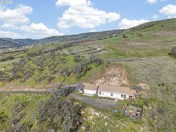 193 Acres of Land with Home for Sale in The Dalles, Oregon
