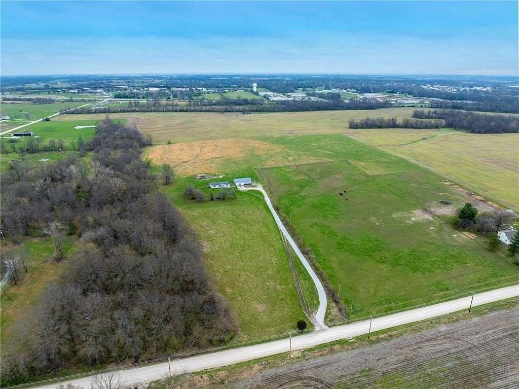 18 Acres of Land with Home for Sale in Brookfield, Missouri