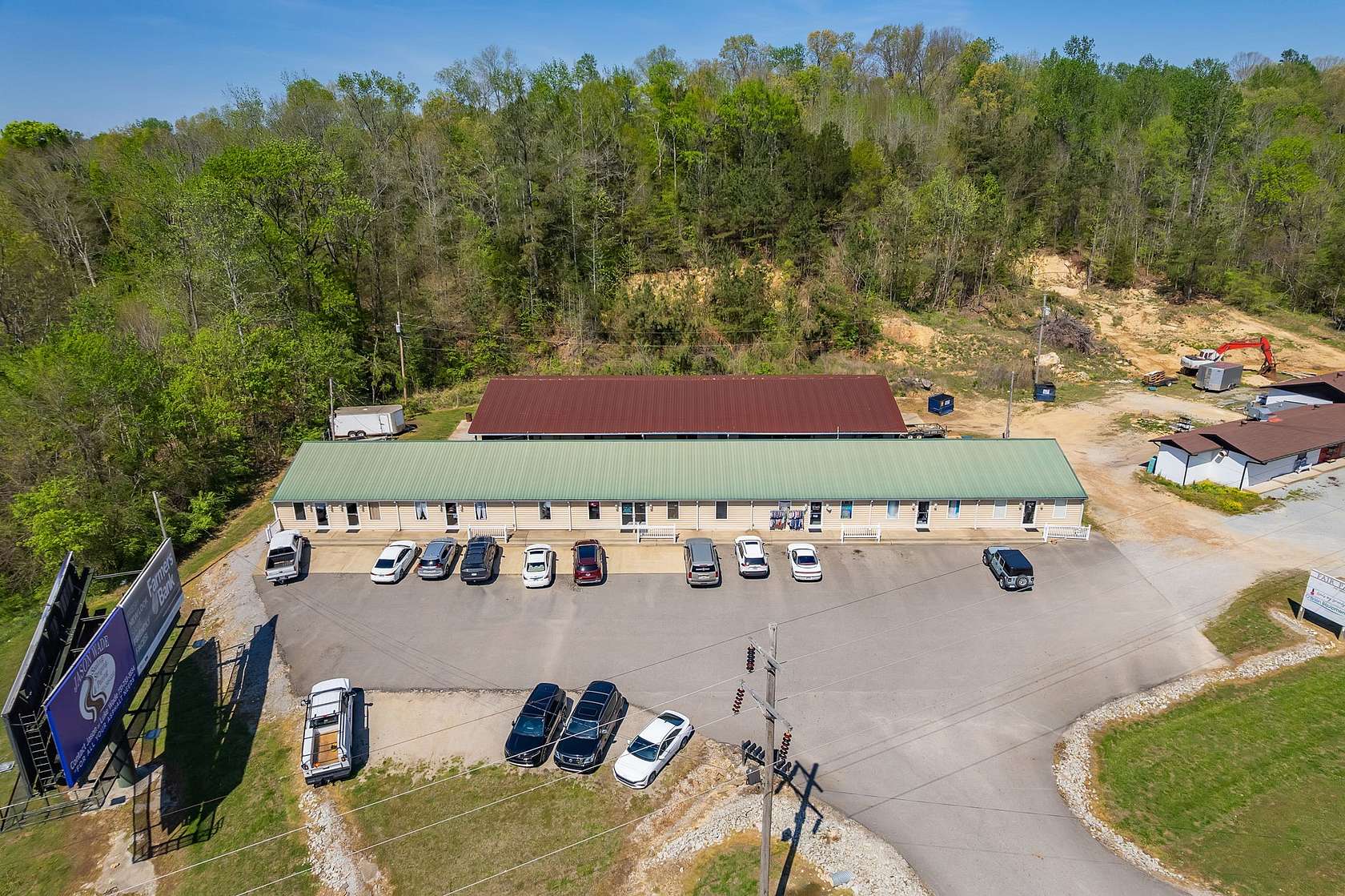 6 Acres of Improved Commercial Land for Sale in Parsons, Tennessee