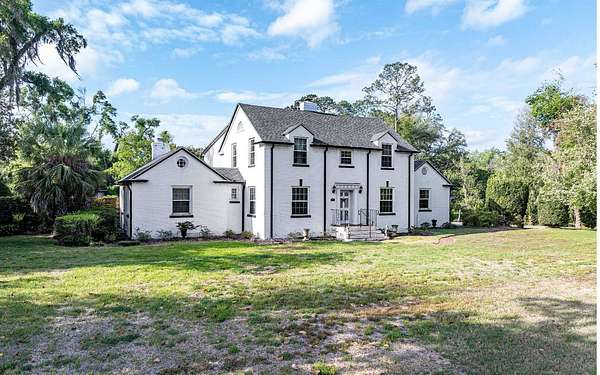 2.58 Acres of Land with Home for Sale in Live Oak, Florida