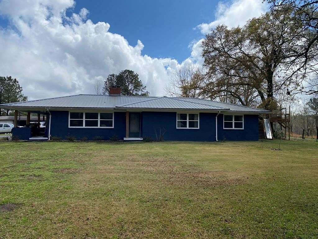 21.4 Acres of Land with Home for Sale in Milledgeville, Georgia