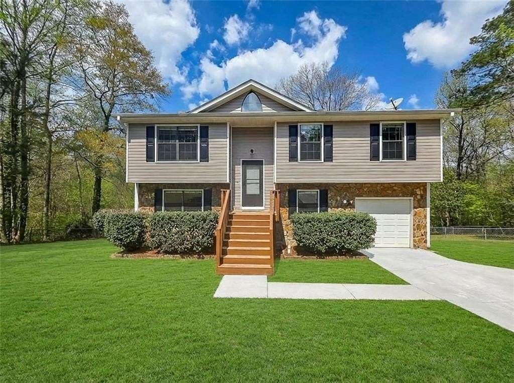 1.58 Acres of Land with Home for Sale in Stockbridge, Georgia