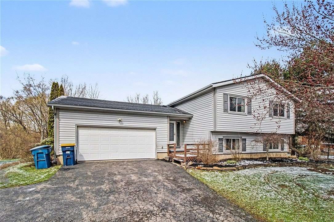 5 Acres of Land with Home for Sale in Ontario, New York