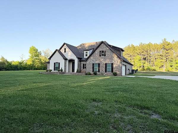 10 Acres of Land with Home for Sale in Jacksonville, Texas