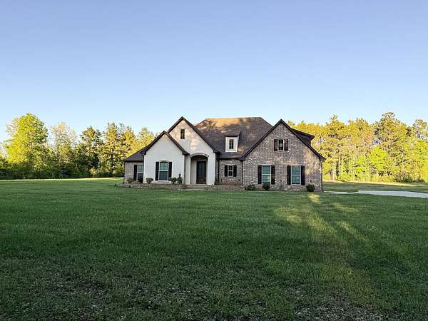 10 Acres of Land with Home for Sale in Jacksonville, Texas