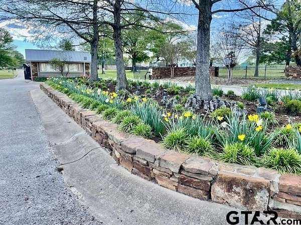 1.9 Acres of Residential Land for Sale in Lindale, Texas