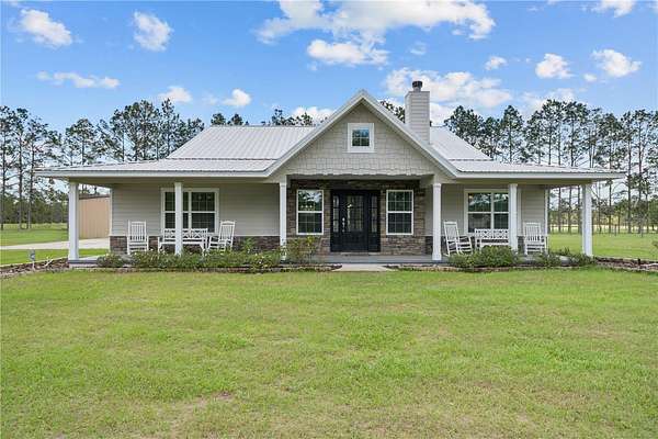 391 Acres of Land with Home for Sale in Fort White, Florida
