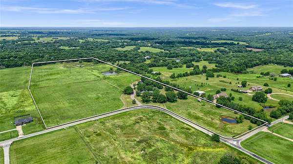 32 Acres of Land with Home for Sale in Sadler, Texas