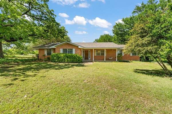 14.8 Acres of Land with Home for Sale in Grandview, Texas