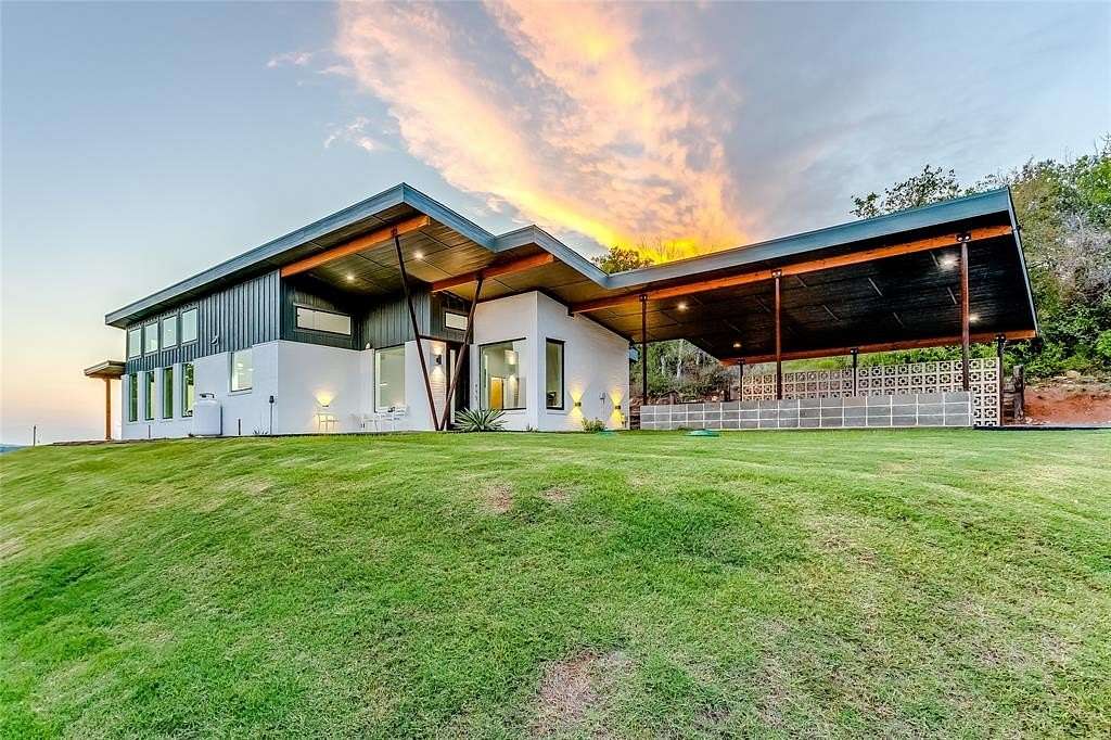 2 Acres of Land with Home for Lease in Bridgeport, Texas