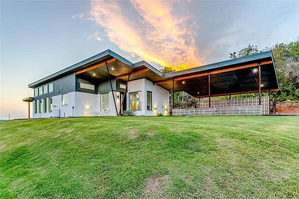 2 Acres of Land with Home for Lease in Bridgeport, Texas