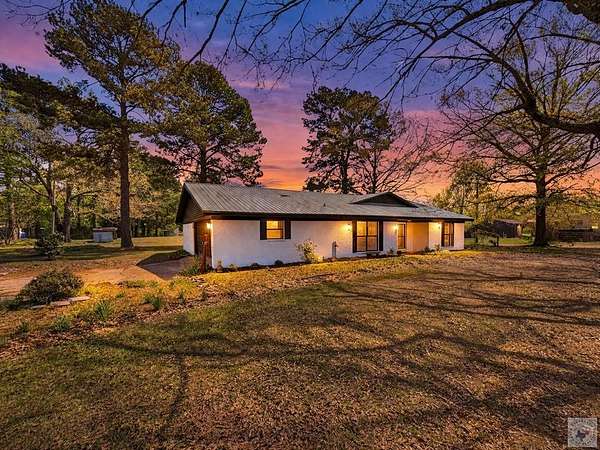 1.52 Acres of Land with Home for Sale in Texarkana, Arkansas