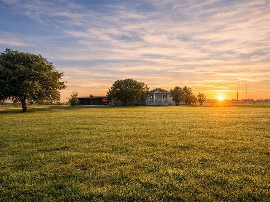 18.2 Acres of Land with Home for Sale in Barry, Texas