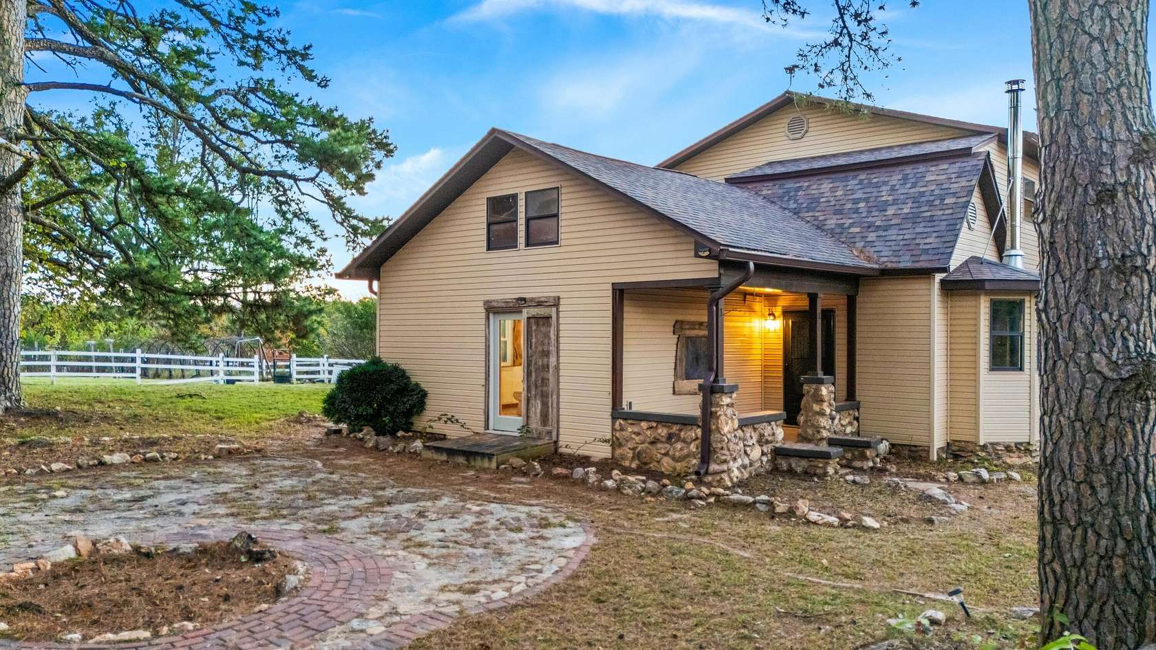 19.9 Acres of Improved Mixed-Use Land for Sale in West Plains, Missouri