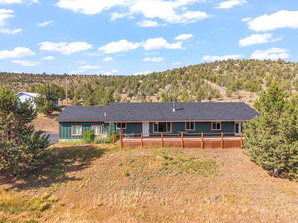 1.87 Acres of Land with Home for Sale in Prineville, Oregon