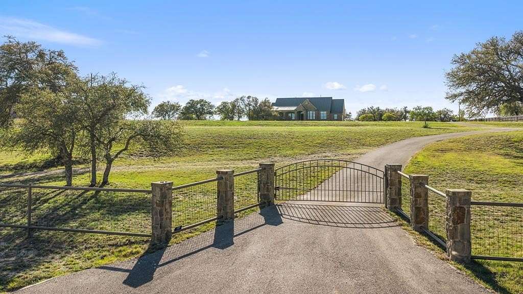 10 Acres of Land for Sale in Blanco, Texas