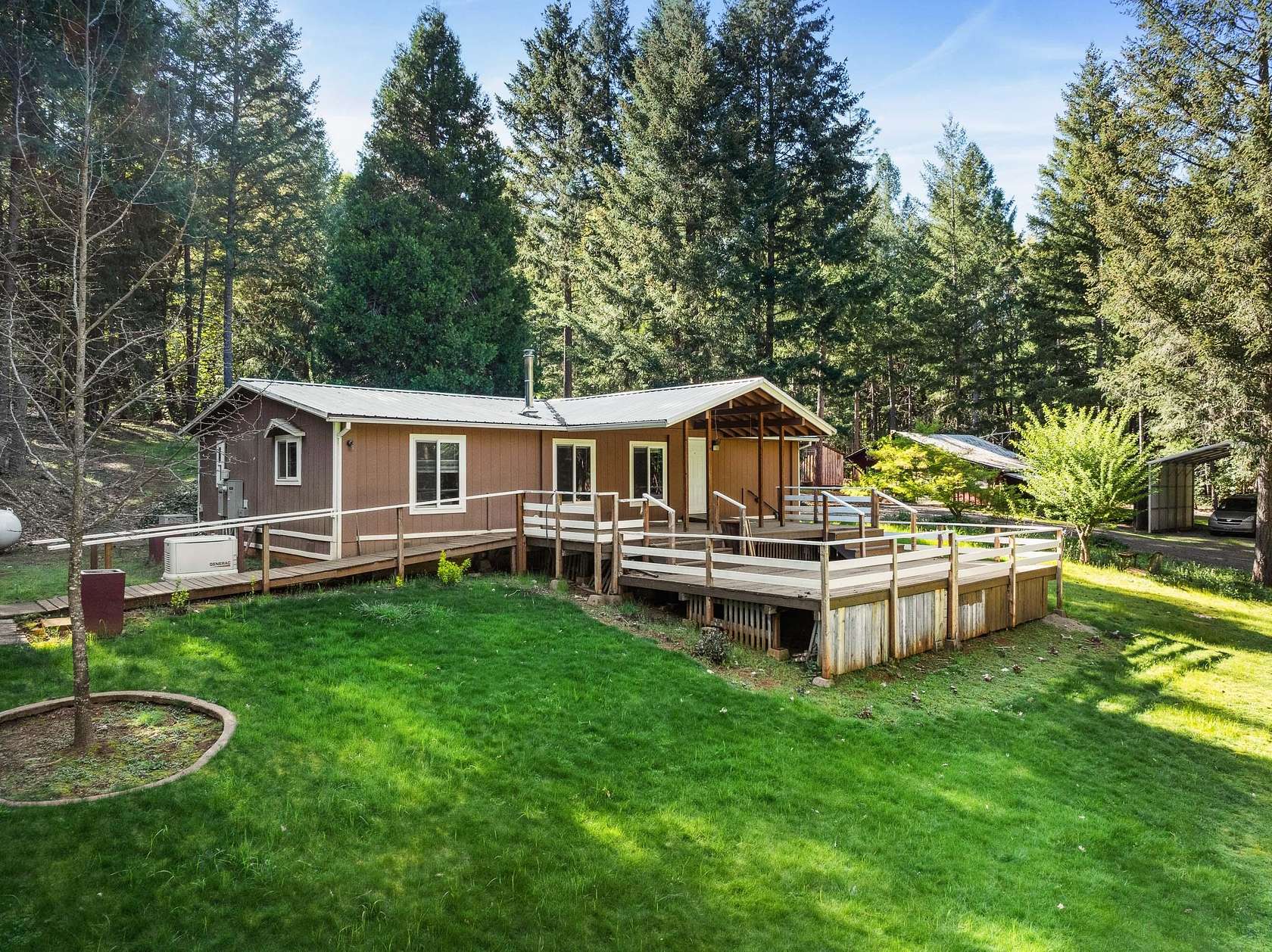 5 Acres of Land with Home for Sale in Grants Pass, Oregon