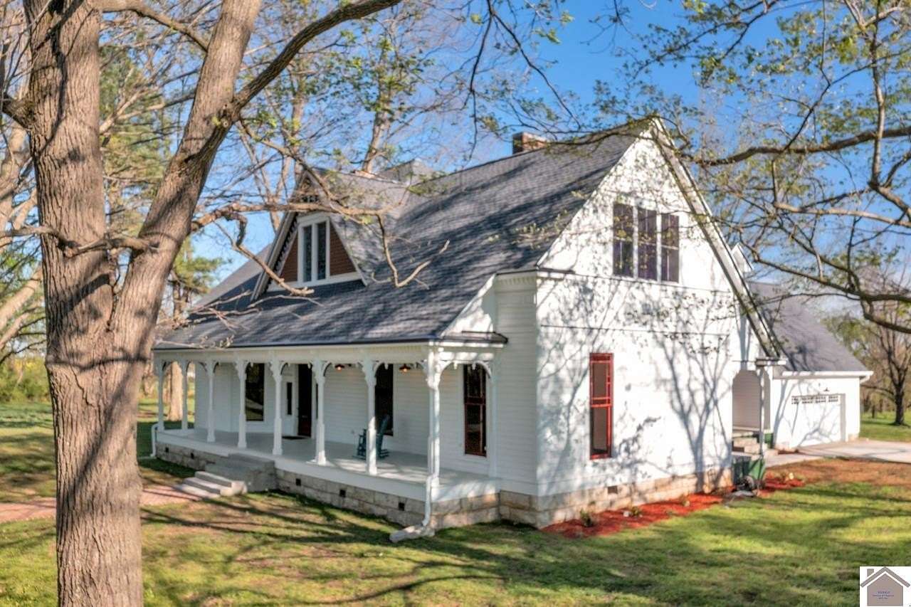 11.8 Acres of Land with Home for Sale in Hopkinsville, Kentucky