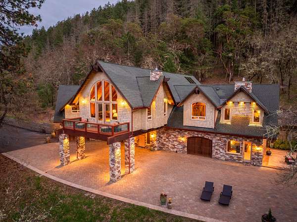 24.6 Acres of Agricultural Land with Home for Sale in Jacksonville, Oregon