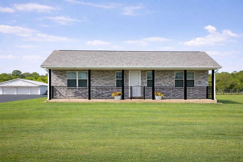 20 Acres of Agricultural Land with Home for Sale in Joaquin, Texas