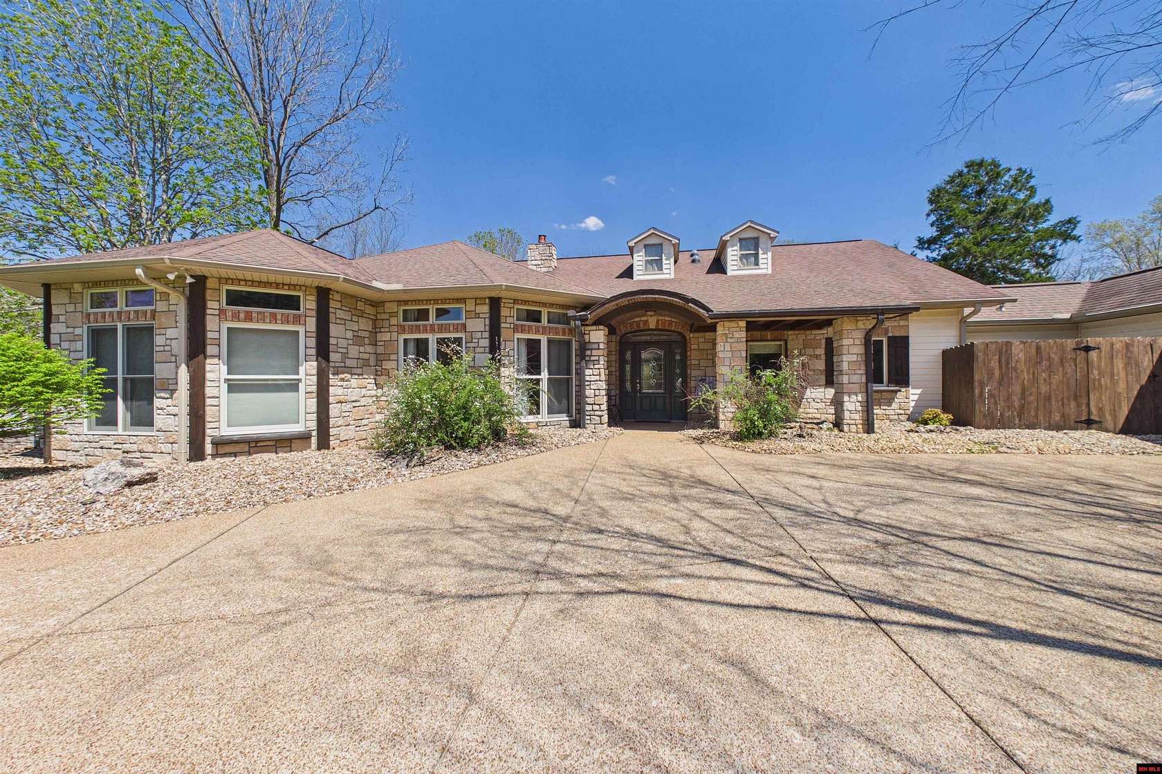 4 Acres of Land with Home for Sale in Mountain Home, Arkansas