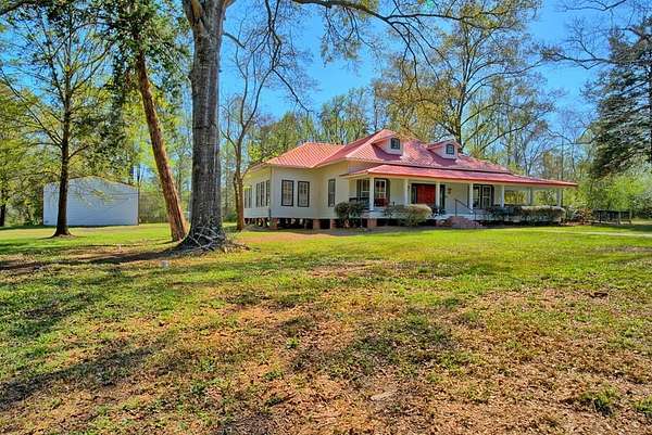 1.55 Acres of Improved Mixed-Use Land for Sale in Hemphill, Texas