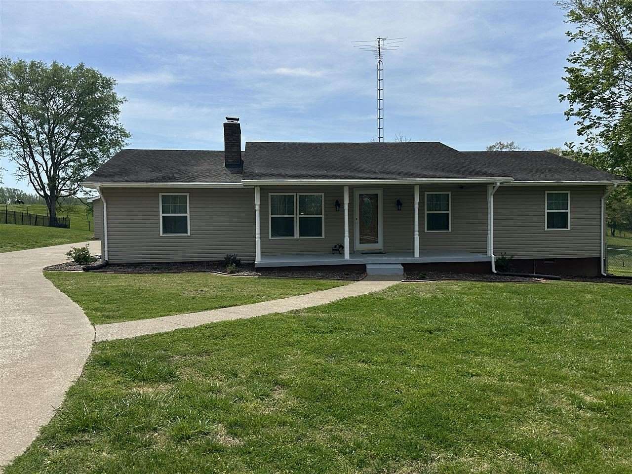 2.88 Acres of Land with Home for Sale in Bowling Green, Kentucky