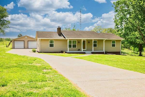 2.88 Acres of Land with Home for Sale in Bowling Green, Kentucky