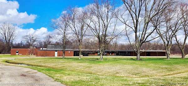 17 Acres of Improved Commercial Land for Sale in Flint, Michigan