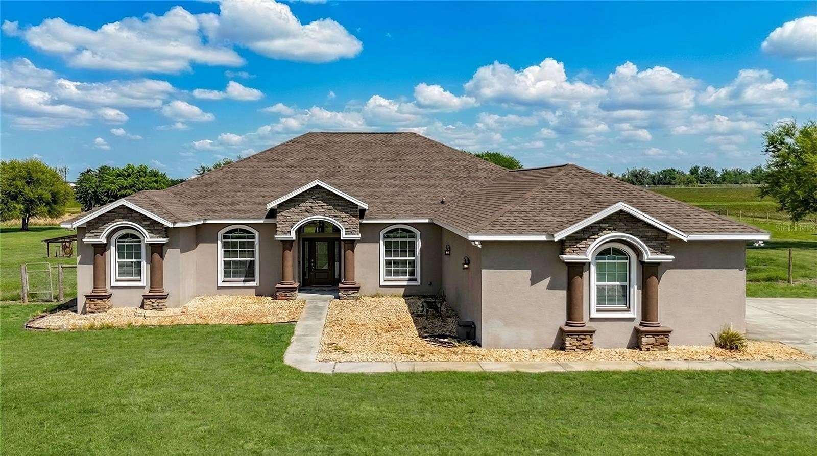 5.18 Acres of Land with Home for Sale in Lithia, Florida