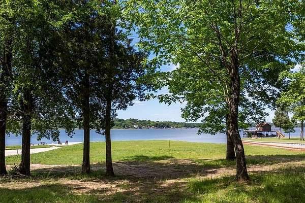 1.1 Acres of Residential Land for Sale in Malakoff, Texas