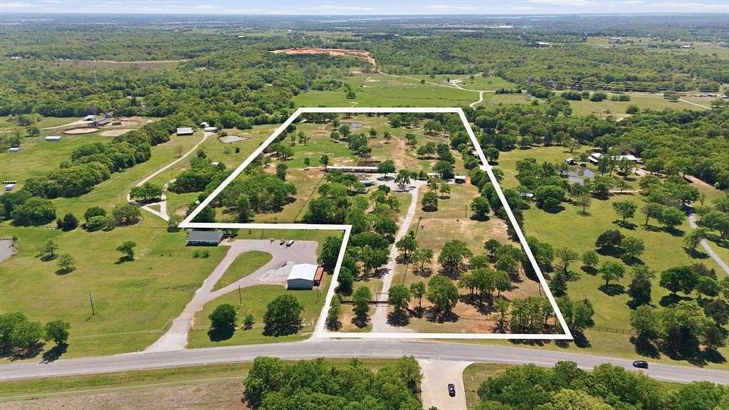 19.4 Acres of Land with Home for Sale in Collinsville, Texas