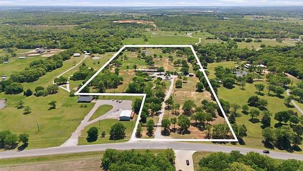 19.4 Acres of Land with Home for Sale in Collinsville, Texas