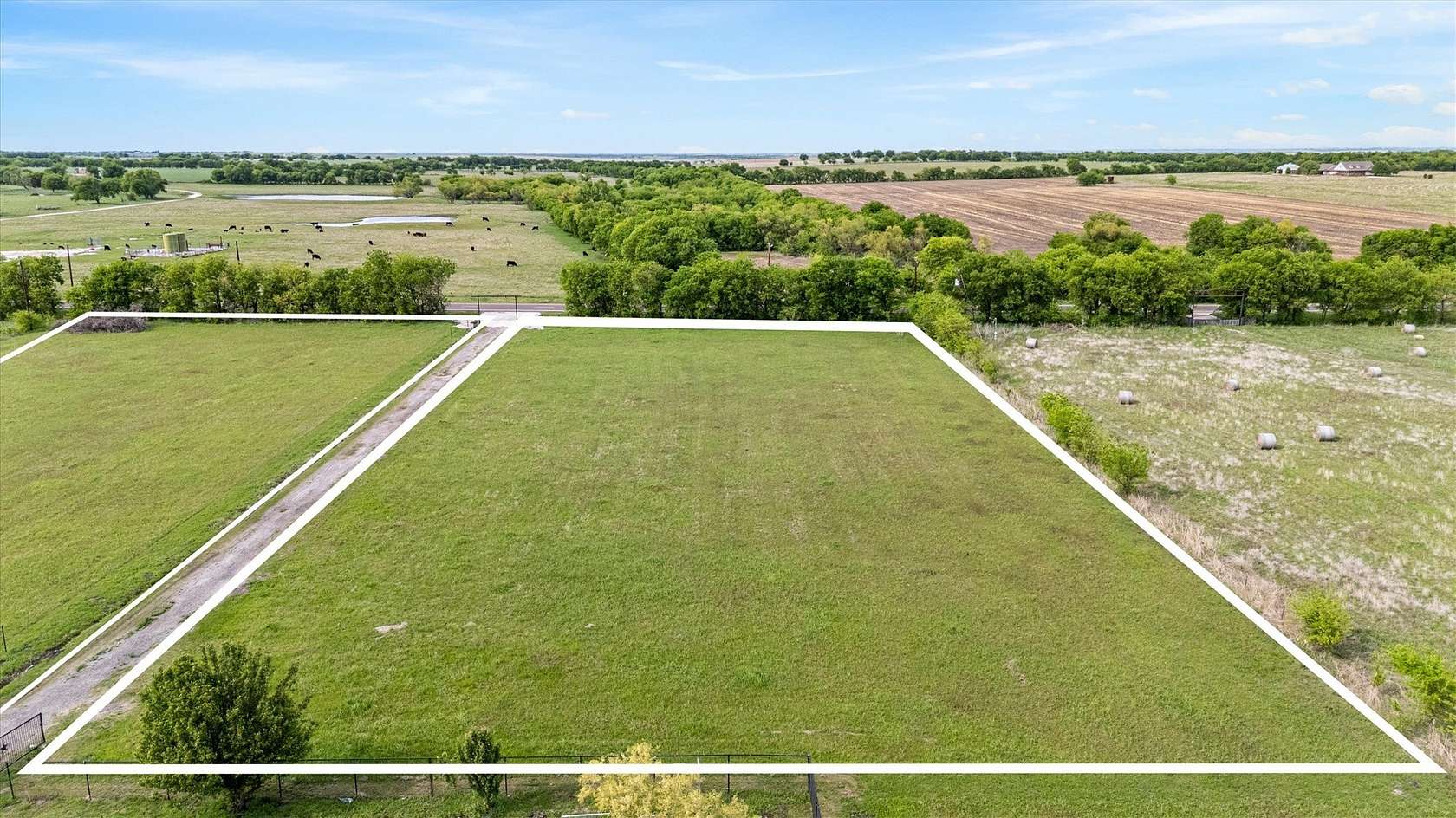 2 Acres of Residential Land for Sale in Decatur, Texas
