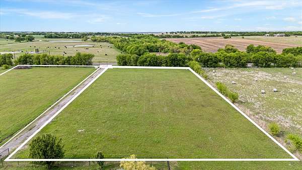 2 Acres of Residential Land for Sale in Decatur, Texas