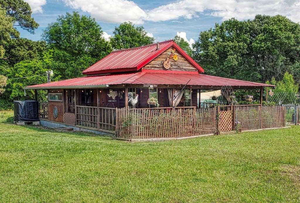 0.96 Acres of Land with Home for Sale in Chandler, Texas