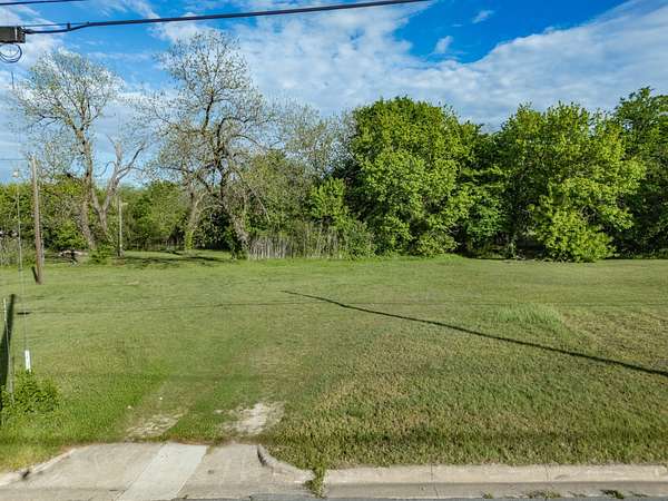 0.32 Acres of Mixed-Use Land for Sale in Waxahachie, Texas