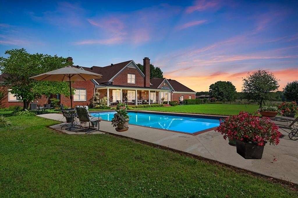 375 Acres of Agricultural Land with Home for Sale in Paris, Texas