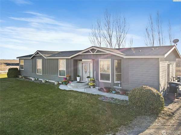 7.8 Acres of Land with Home for Sale in Othello, Washington