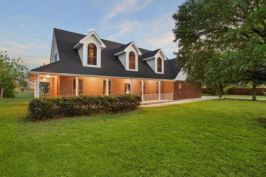 2.5 Acres of Land with Home for Sale in Waxahachie, Texas