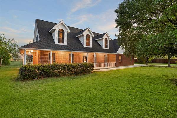 2.5 Acres of Land with Home for Sale in Waxahachie, Texas