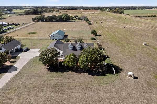 2.5 Acres of Land with Home for Lease in Aubrey, Texas