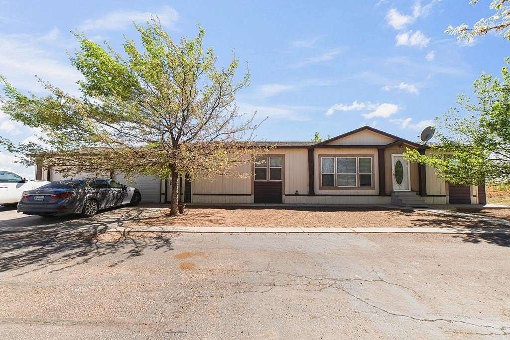 2 Acres of Land with Home for Sale in Seminole, Texas