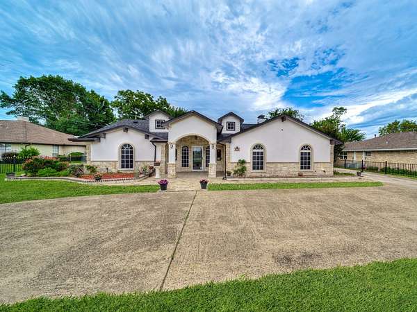 1.85 Acres of Land with Home for Sale in Sunnyvale, Texas