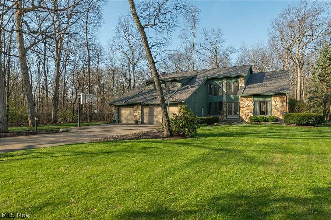 1.53 Acres of Land with Home for Sale in Vermilion, Ohio