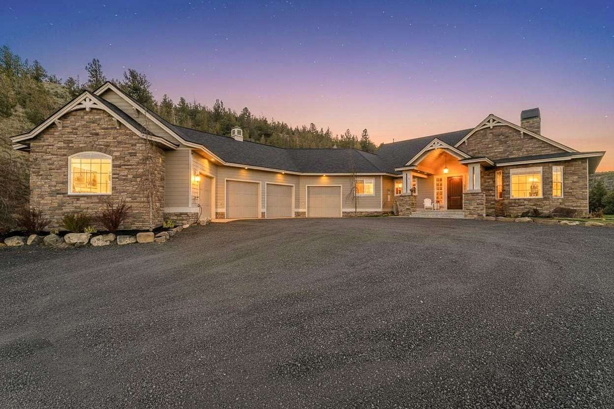 6.67 Acres of Land with Home for Sale in Prineville, Oregon
