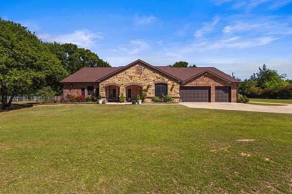 4 Acres of Land with Home for Sale in Kemp, Texas
